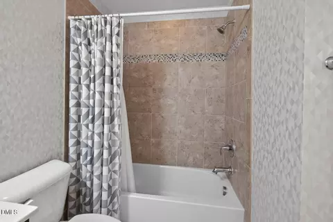 Bath - 106 Constitution Dr, Durham, NC 27705 photo 4 of 5