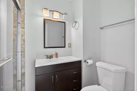 Bath - 2 Mattie Ct, Durham, NC 27704 photo 3 of 4
