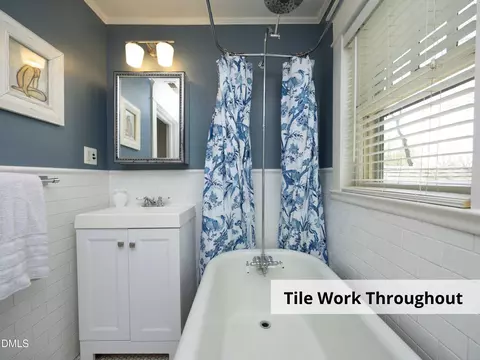 Bath - 825 Onslow St, Durham, NC 27705 photo 4 of 4
