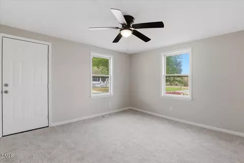 612 N 4th St, Smithfield, NC 27577 photo 4