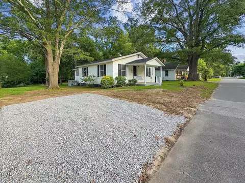 612 N 4th St, Smithfield, NC 27577 photo 3