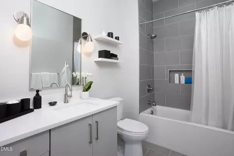 Bath - 1105 W Main St #704 PENT HOUSE, Durham, NC 27701 photo 5 of 6