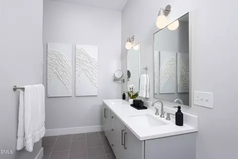 Bath - 1105 W Main St #704 PENT HOUSE, Durham, NC 27701 photo 1 of 6