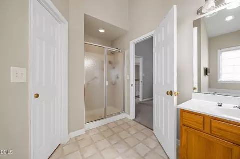 Bath - 6 Upton Ct, Durham, NC 27713 photo 3 of 4
