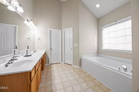 Bath - 6 Upton Ct, Durham, NC 27713 photo 2 of 4