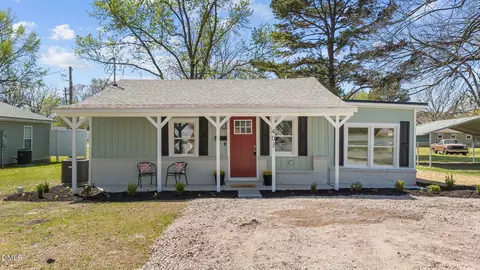 403 W Noble St, Selma, NC 27576