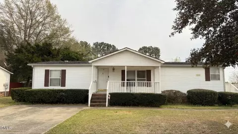 7441 April Dr, Fayetteville, NC 28314