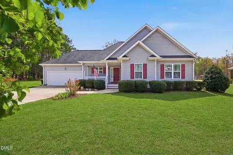 245 Oxfordshire Dr, Fuquay Varina, NC 27526