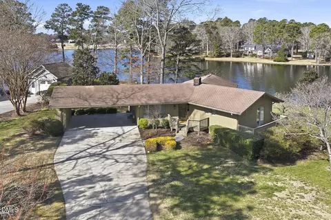 8017 Muirfield Dr, Fuquay Varina, NC 27526