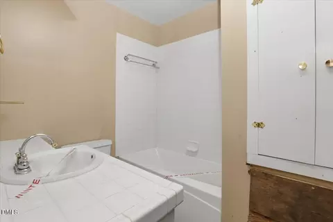 Bath - 2001 Eason Dr, Clayton, NC 27520 photo 2 of 2
