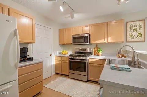 Kitchen - 2 Red Bluff Ct, Durham, NC 27713 photo 3 of 6