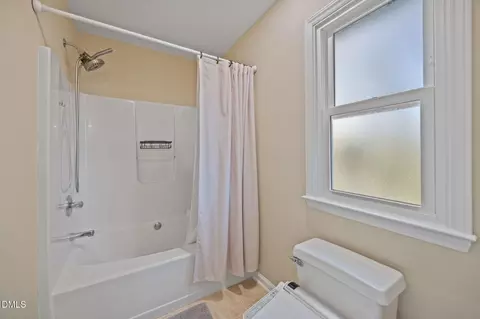 Bath - 2 Red Bluff Ct, Durham, NC 27713 photo 5 of 7
