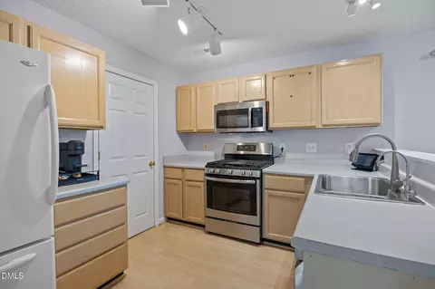 Kitchen - 2 Red Bluff Ct, Durham, NC 27713 photo 4 of 6