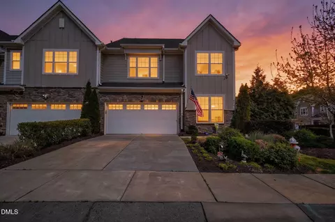 902 Green Ash Ln, Cary, NC 27513