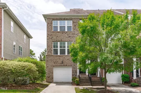 1014 Summerhouse Rd, Cary, NC 27519