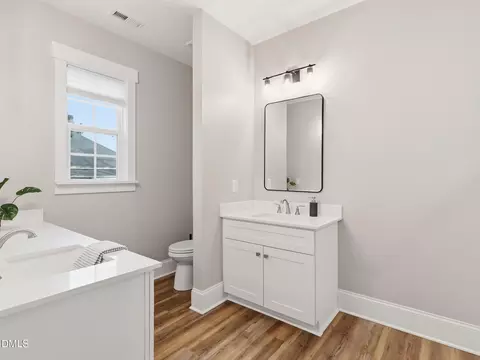 Bath - 129 E Chestnut Ave, Wake Forest, NC 27587 photo 2 of 4