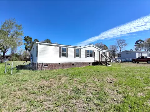 4725 Desert Ridge Rd, Parkton, NC 28371