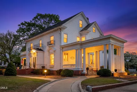 309 W Divine St, Dunn, NC 28334