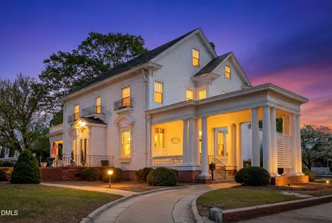 309 W Divine St, Dunn, NC 28334