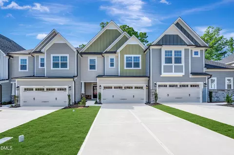 2470 Englemann Dr #374, New Hill, NC 27562