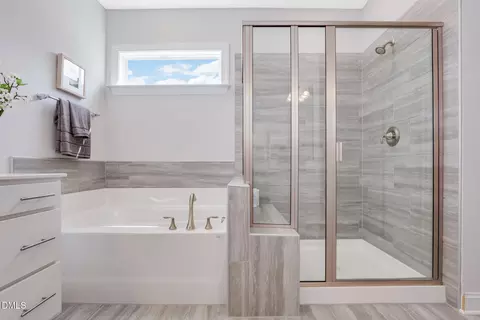Bath - 428 Cedar Barn Ln, Garner, NC 27529 photo 3 of 6