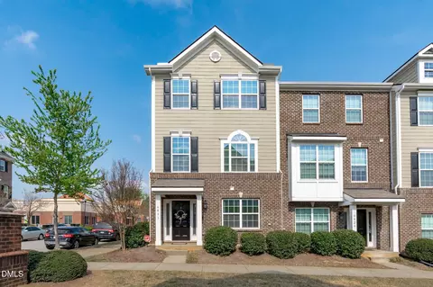6031 Kentworth Dr, Holly Springs, NC 27540