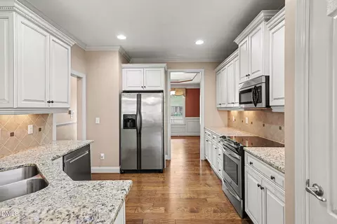 Kitchen - 520 Easy Wind Ln, Garner, NC 27529 photo 3 of 4