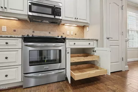 Kitchen - 520 Easy Wind Ln, Garner, NC 27529 photo 4 of 4