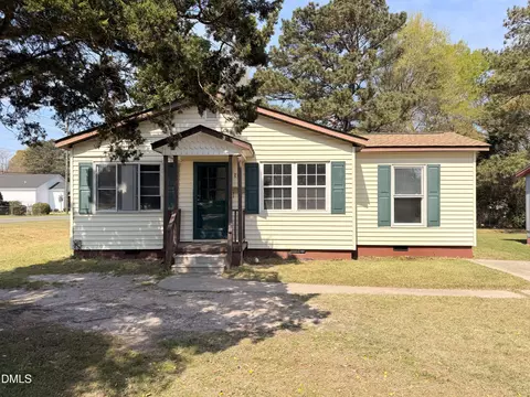 210 S Brevard St, Selma, NC 27576