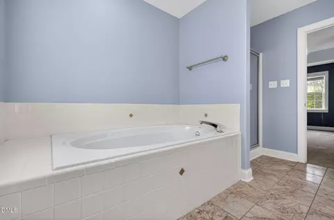 Bath - 1409 Viola Pl, Garner, NC 27529 photo 4 of 5