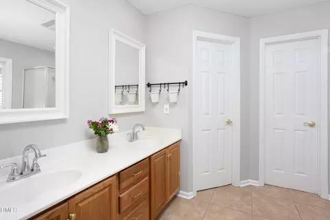 Bath - 3425 Coach Lantern Ave, Wake Forest, NC 27587 photo 3 of 4