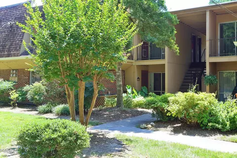 108 Ephesus Church Rd #502, Chapel Hill, NC 27517