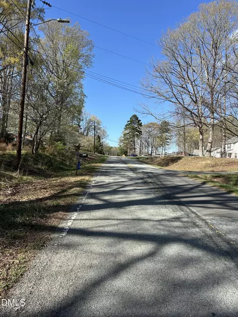 703 Crestview Dr, Durham, NC 27712 photo 3