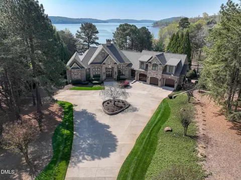 144 Moss Bank Ct, New London, NC 28127