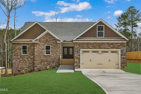 62 Ponchartrain St, Fuquay Varina, NC 27526