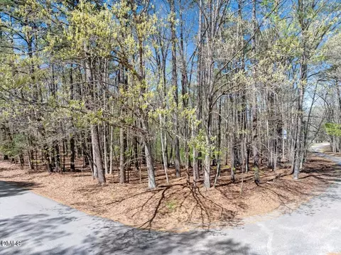 821 Lakepoint Dr, Clarksville, VA 23927