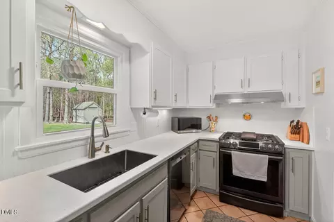 Kitchen - 206 Argonne Dr, Durham, NC 27704 photo 4 of 5