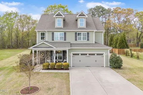 378 Avery Pond Dr, Fuquay Varina, NC 27526