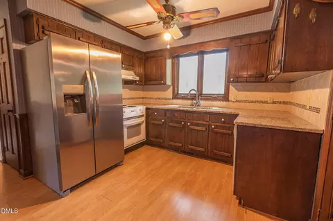Kitchen - 6119 Splitrock Trl, Apex, NC 27539 photo 2 of 2