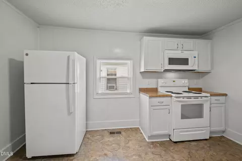 Kitchen - 1113 Onslow St, Durham, NC 27705 photo 2 of 3