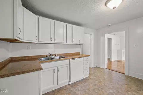 Kitchen - 1113 Onslow St, Durham, NC 27705 photo 3 of 3
