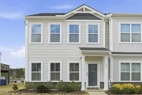 949 Robbie Jackson Ln, Fuquay Varina, NC 27526