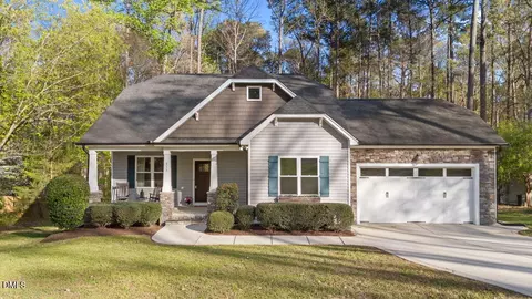 711 Fernwood Dr, Clayton, NC 27520