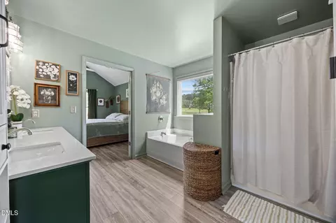 Bath - 127 Phyllis Dr, Benson, NC 27504 photo 3 of 4