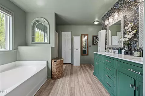 Bath - 127 Phyllis Dr, Benson, NC 27504 photo 2 of 4