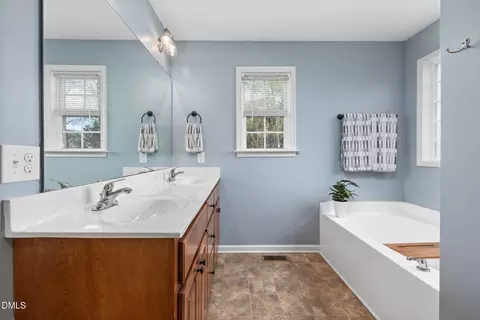 Bath - 133 Adelaide Dr, Garner, NC 27529 photo 1 of 4