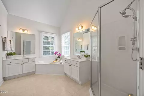 Bath - 8516 Hampton Chase Ct, Wake Forest, NC 27587 photo 2 of 7