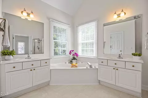 Bath - 8516 Hampton Chase Ct, Wake Forest, NC 27587 photo 3 of 7