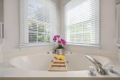 Bath - 8516 Hampton Chase Ct, Wake Forest, NC 27587 photo 4 of 7