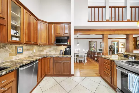 Kitchen - 6200 Splitrock Trl, Apex, NC 27539 photo 3 of 6